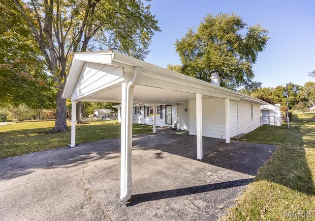 Photo 3 of Single family home for sale at 209 Linda Dr, Fairview Heights, IL 62208 | MLS# MIS26067875 | Listing updated on 2026-10-29