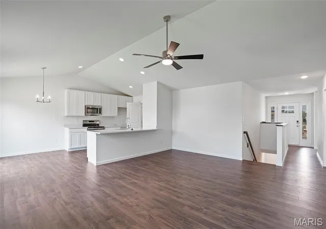Photo 3 of Single family home for sale at 2341 Castle Hl Dr, Rolla, MO 65401 | MLS# MIS26067879 | Listing updated on 2026-10-22