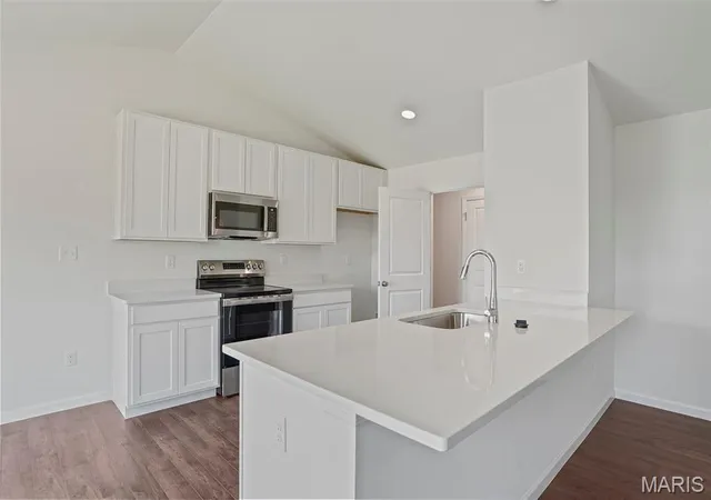 Photo 4 of Single family home for sale at 2341 Castle Hl Dr, Rolla, MO 65401 | MLS# MIS26067879 | Listing updated on 2026-10-22