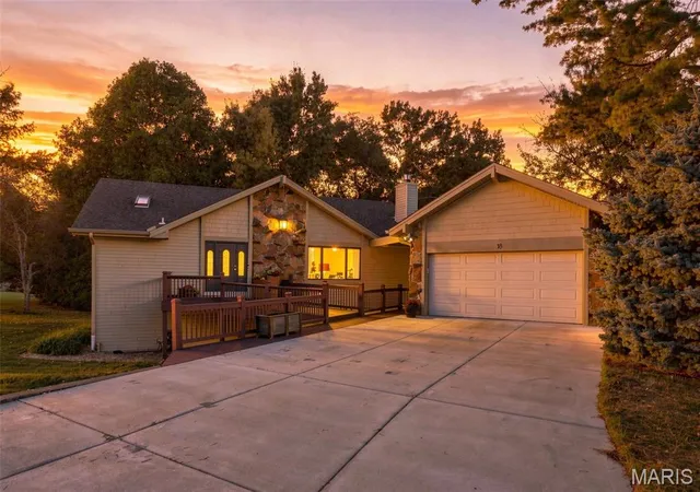 Photo 1 of Sale Pending at 18 Clermont Ct, Lake Saint Louis, MO 63367 | MLS# MIS26067880 | Listing updated on 2026-10-28