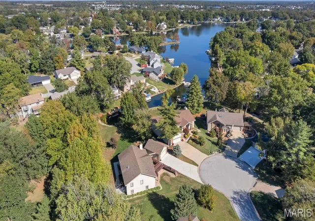 Photo 1 of Sale Pending at 18 Clermont Ct, Lake Saint Louis, MO 63367 | MLS# MIS26067880 | Listing updated on 2026-10-28