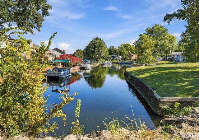 Photo 2 of Sale Pending at 18 Clermont Ct, Lake Saint Louis, MO 63367 | MLS# MIS26067880 | Listing updated on 2026-10-28