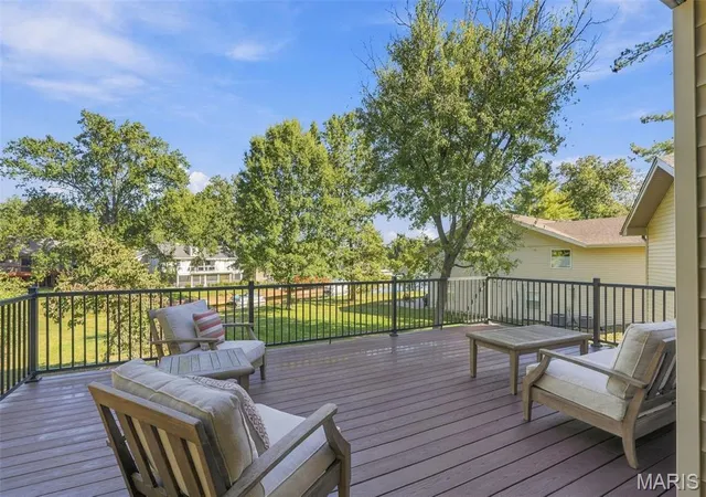 Photo 3 of Sale Pending at 18 Clermont Ct, Lake Saint Louis, MO 63367 | MLS# MIS26067880 | Listing updated on 2026-10-28