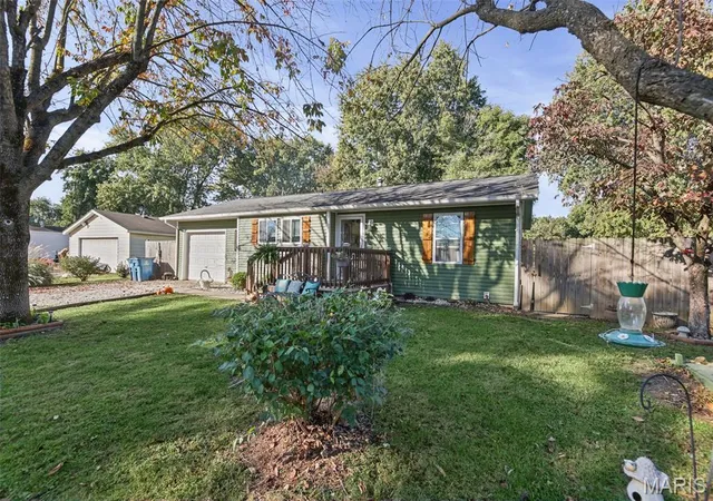 Single family home for sale at 17089 Apache Dr, Jerseyville, IL 62052 | MLS# MIS26067897