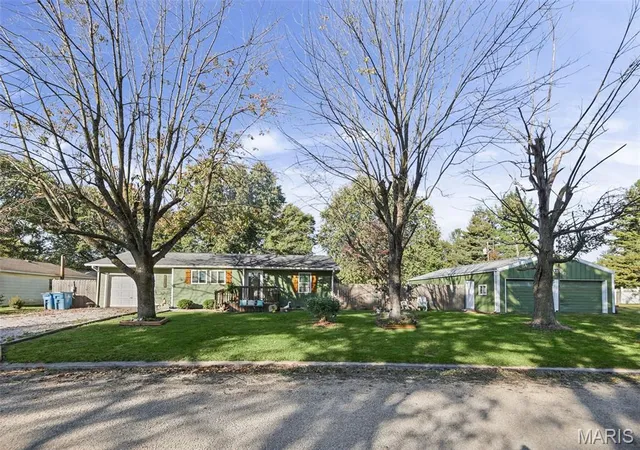Photo 1 of Single family home for sale at 17089 Apache Dr, Jerseyville, IL 62052 | MLS# MIS26067897 | Listing updated on 2026-10-23