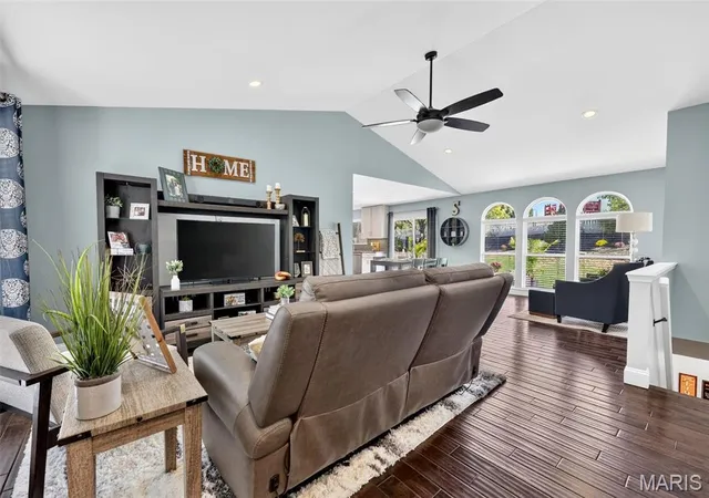 Photo 3 of Single family home for sale at 225 Royallsprings Pkwy, O Fallon, MO 63368 | MLS# MIS26067900 | Listing updated on 2026-10-28