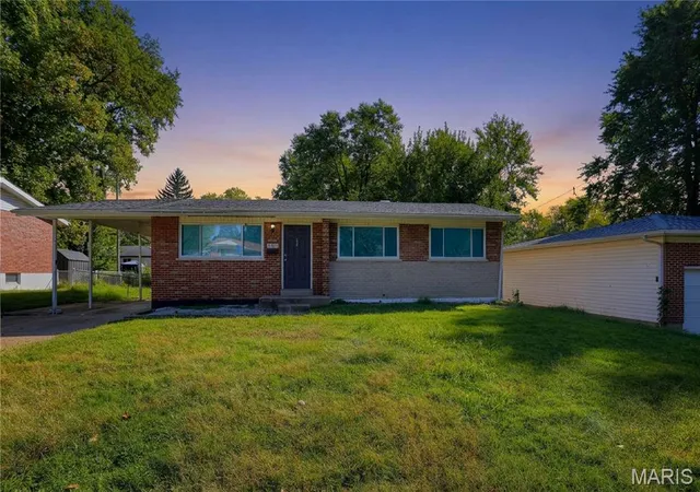 Photo 2 of Single family home for sale at 7016 Marlac Dr, Hazelwood, MO 63042 | MLS# MIS26067907 | Listing updated on 2026-10-26