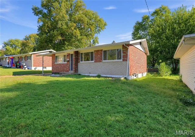 Photo 3 of Single family home for sale at 7016 Marlac Dr, Hazelwood, MO 63042 | MLS# MIS26067907 | Listing updated on 2026-10-26