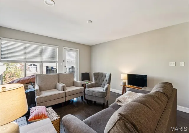 Photo 4 of Condo for sale at 1717 Highview Cir Ct, Ballwin, MO 63021 | MLS# MIS26067917 | Listing updated on 2026-10-23