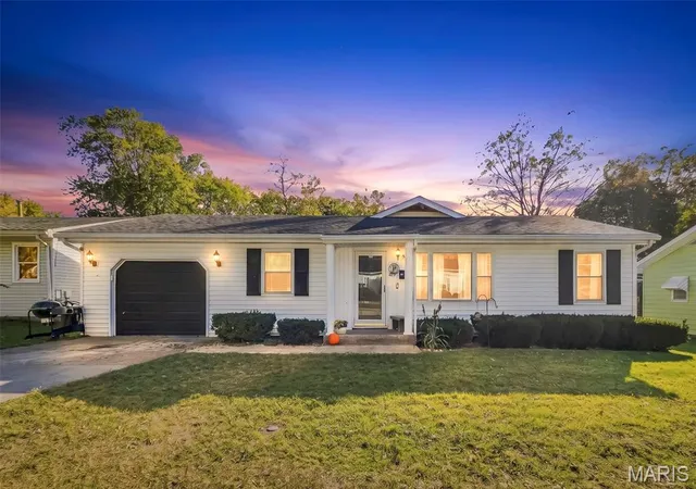 Photo 1 of Single family home for sale at 215 South 13th, Bowling Green, MO 63334 | MLS# MIS26067920 | Listing updated on 2026-10-23