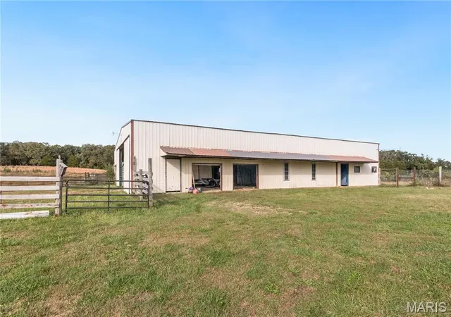 Photo 2 of Single family home for sale at 385 Woods Farm Rd, Sullivan, MO 63080 | MLS# MIS26067921 | Listing updated on 2026-10-23