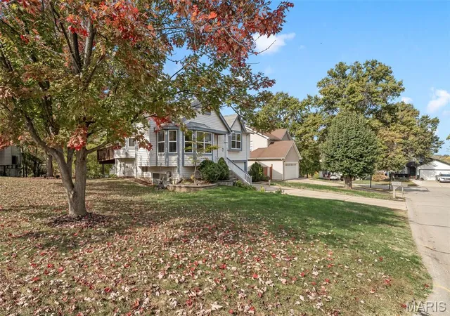 Photo 3 of Single family home for sale at 151 Aspencade Cir, Saint Peters, MO 63376 | MLS# MIS26067941 | Listing updated on 2026-10-28