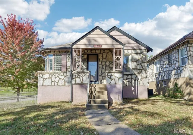 Photo 1 of Single family home for sale at 3201 Capehart Dr, Saint Louis, MO 63121 | MLS# MIS26067954 | Listing updated on 2026-10-29