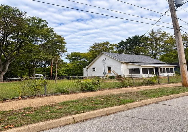 Photo 1 of Single family home for sale at 307 Euclid Ave, Poplar Bluff, MO 63901 | MLS# MIS26067960 | Listing updated on 2026-10-22