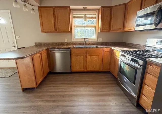 Photo 2 of Single family home for sale at 832 S Franklin St, Litchfield, IL 62056 | MLS# MIS26067962 | Listing updated on 2026-10-23