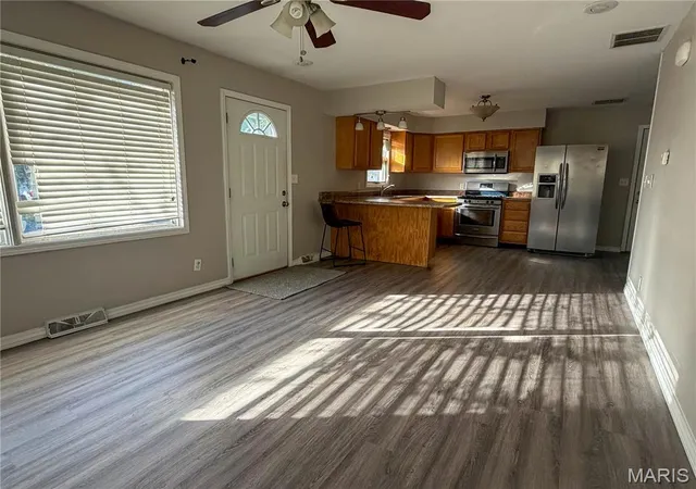 Photo 3 of Single family home for sale at 832 S Franklin St, Litchfield, IL 62056 | MLS# MIS26067962 | Listing updated on 2026-10-23
