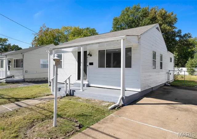 Photo 2 of Single family home for sale at 7921 Kammerer Ave, Saint Louis, MO 63123 | MLS# MIS26067978 | Listing updated on 2026-10-30