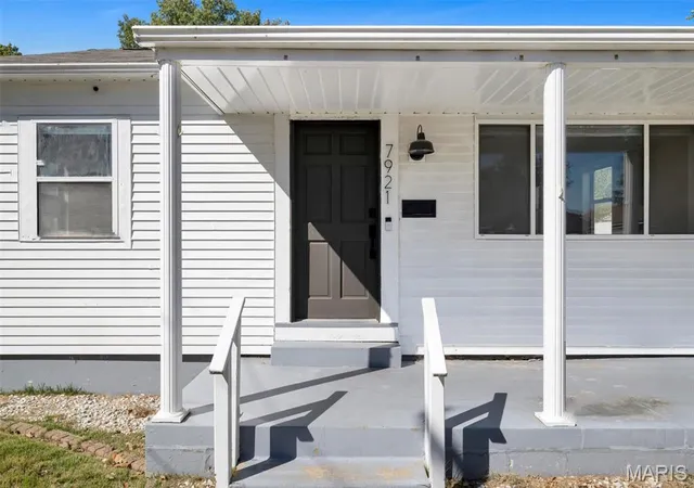 Photo 3 of Single family home for sale at 7921 Kammerer Ave, Saint Louis, MO 63123 | MLS# MIS26067978 | Listing updated on 2026-10-30