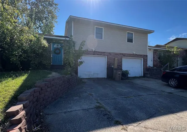 Photo 3 of Multi family home for sale at 2605 2607 Themis St, Cape Girardeau, MO 63701 | MLS# MIS26067979 | Listing updated on 2026-10-28