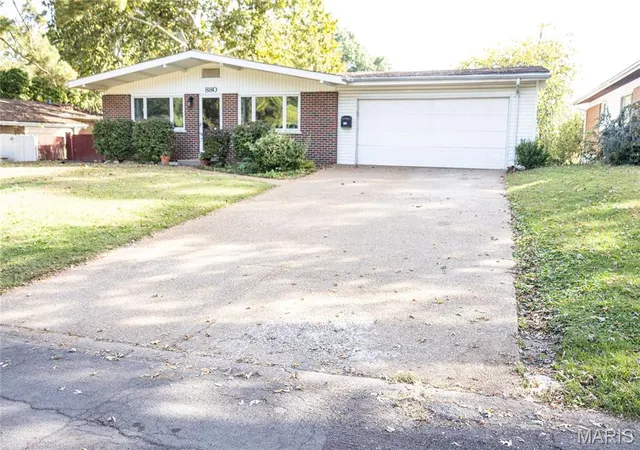 Photo 1 of Sale Pending at 880 Preakness Ln, Florissant, MO 63033 | MLS# MIS26067986 | Listing updated on 2026-10-30