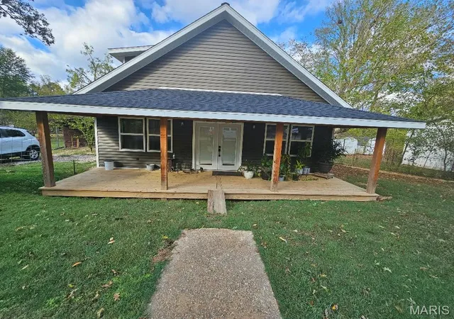 Photo 2 of Single family home for sale at 110 E Pine St, Van Buren, MO 63965 | MLS# MIS26067991 | Listing updated on 2026-10-28