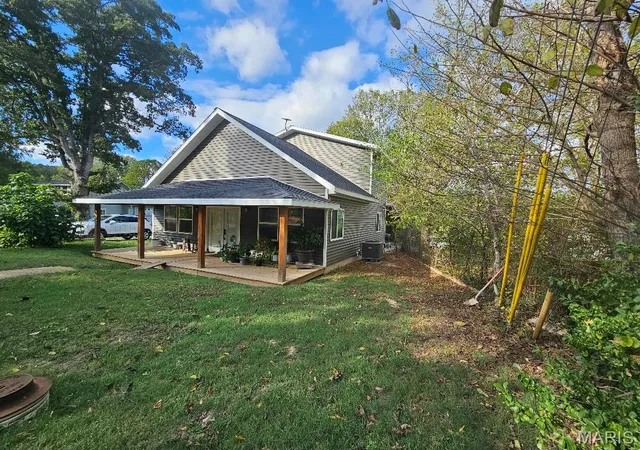 Photo 3 of Single family home for sale at 110 E Pine St, Van Buren, MO 63965 | MLS# MIS26067991 | Listing updated on 2026-10-28