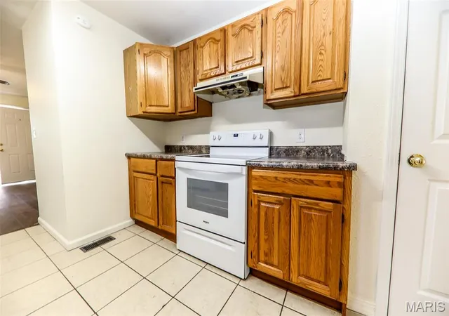 Photo 4 of Single family home for sale at 8735 Botanical Ave, Caseyville, IL 62232 | MLS# MIS26067999 | Listing updated on 2026-10-27