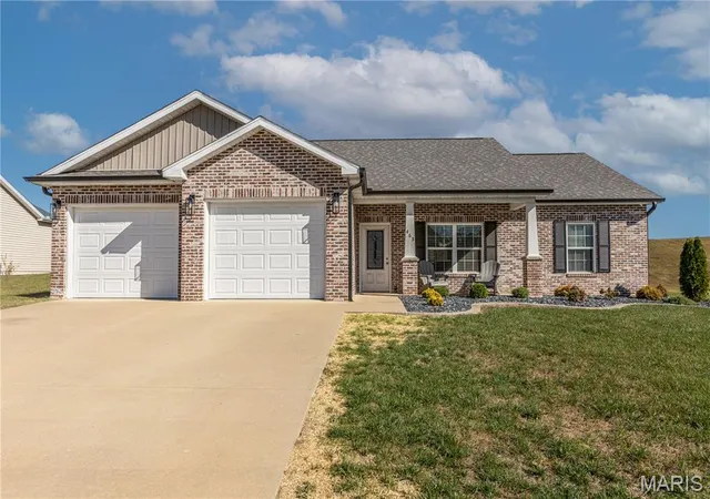Photo 1 of Single family home for sale at 463 Castle Leoch Dr, Jackson, MO 63755 | MLS# MIS26068003 | Listing updated on 2026-10-26