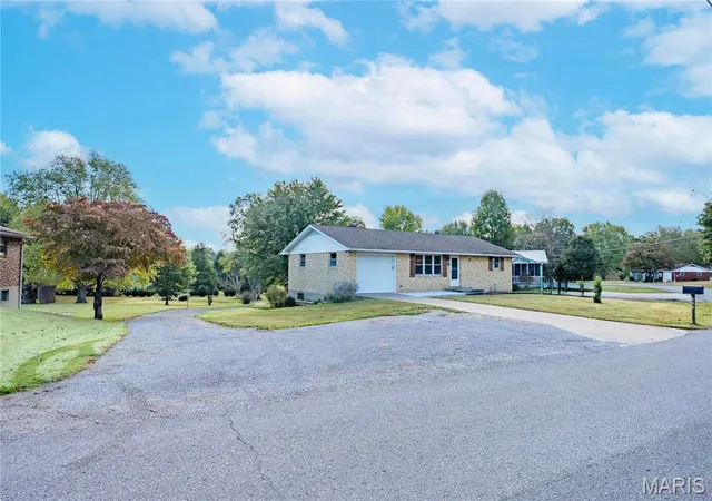 Photo 2 of Single family home for sale at 409 County Rd 345, Jackson, MO 63755 | MLS# MIS26068006 | Listing updated on 2026-10-27
