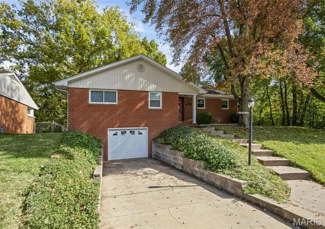 Photo 1 of Single family home for sale at 138 Dalewood Dr, East Alton, IL 62024 | MLS# MIS26068008 | Listing updated on 2026-10-23