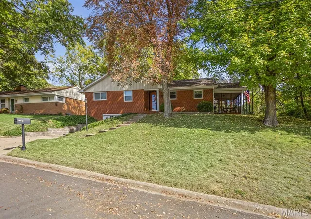 Photo 4 of Single family home for sale at 138 Dalewood Dr, East Alton, IL 62024 | MLS# MIS26068008 | Listing updated on 2026-10-23