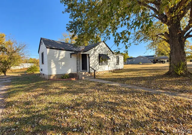 Single family home for sale at 905 High St, Fredericktown, MO 63645 | MLS# MIS26068009