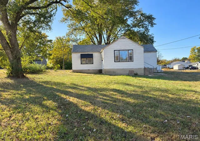 Photo 2 of Single family home for sale at 905 High St, Fredericktown, MO 63645 | MLS# MIS26068009 | Listing updated on 2026-10-23