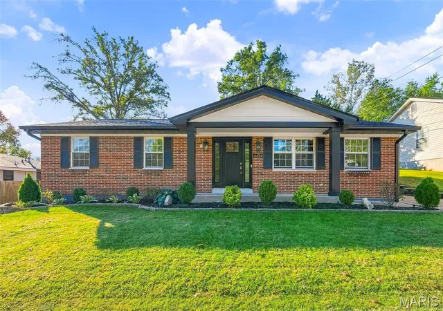 Photo 1 of Single family home for sale at 4456 Sunhill Dr, Saint Louis, MO 63128 | MLS# MIS26068012 | Listing updated on 2026-10-29
