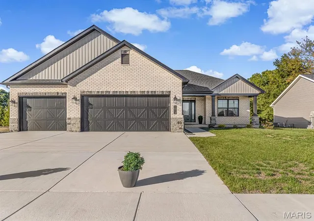 Single family home for sale at 1013 Waymaker Ln, Waterloo, IL 62298 | MLS# MIS26068016