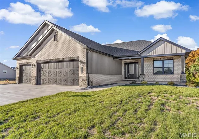 Photo 1 of Single family home for sale at 1013 Waymaker Ln, Waterloo, IL 62298 | MLS# MIS26068016 | Listing updated on 2026-10-22