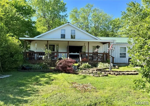 Photo 2 of Single family home for sale at 723 Ada St, Bismarck, MO 63624 | MLS# MIS26068018 | Listing updated on 2026-10-26