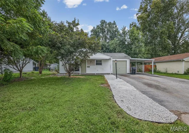 Single family home for sale at 1413 Wabash Ave, Belleville, IL 62220 | MLS# MIS26068023