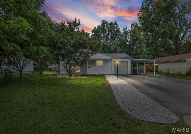 Photo 1 of Single family home for sale at 1413 Wabash Ave, Belleville, IL 62220 | MLS# MIS26068023 | Listing updated on 2026-10-22