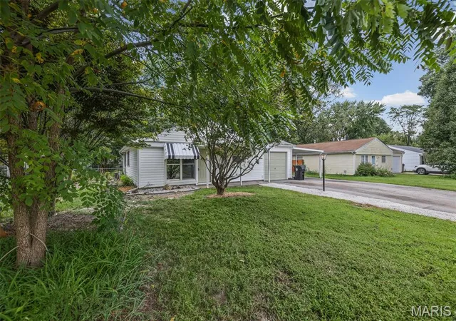 Photo 2 of Single family home for sale at 1413 Wabash Ave, Belleville, IL 62220 | MLS# MIS26068023 | Listing updated on 2026-10-22