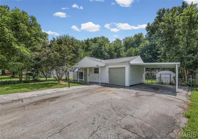 Photo 3 of Single family home for sale at 1413 Wabash Ave, Belleville, IL 62220 | MLS# MIS26068023 | Listing updated on 2026-10-22
