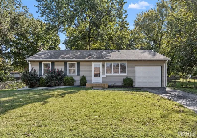 Photo 1 of Single family home for sale at 11 Charlotte Dr, Florissant, MO 63031 | MLS# MIS26068024 | Listing updated on 2026-10-29