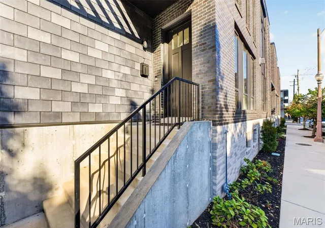 Photo 2 of Townhouse for sale at 215 Sarah St #7, Saint Louis, MO 63108 | MLS# MIS26068046 | Listing updated on 2026-10-29