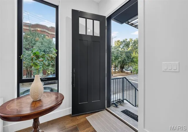 Photo 3 of Townhouse for sale at 215 Sarah St #7, Saint Louis, MO 63108 | MLS# MIS26068046 | Listing updated on 2026-10-29