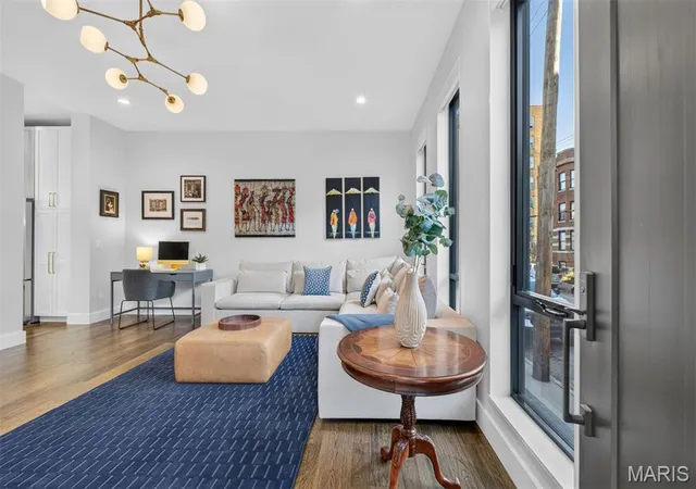 Photo 3 of Townhouse for sale at 215 Sarah St #7, Saint Louis, MO 63108 | MLS# MIS26068046 | Listing updated on 2026-10-29