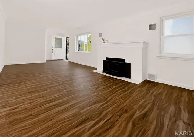 Photo 1 of Sale Pending at 8124 Packard Ave, Saint Louis, MO 63134 | MLS# MIS26068048 | Listing updated on 2026-10-26