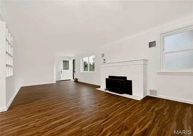 Photo 3 of Sale Pending at 8124 Packard Ave, Saint Louis, MO 63134 | MLS# MIS26068048 | Listing updated on 2026-10-26
