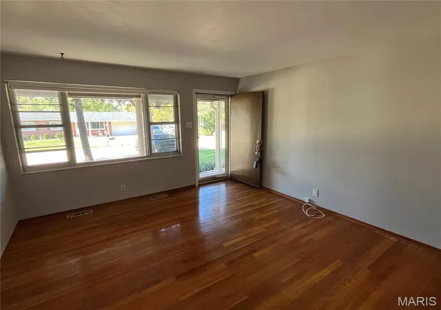 Photo 2 of Single family home for sale at 10802 Antrill Dr, Saint Louis, MO 63123 | MLS# MIS26068054 | Listing updated on 2026-10-28