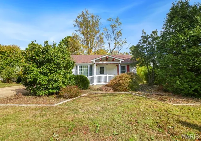 Single family home for sale at 752 Crawford Cir, Sullivan, MO 63080 | MLS# MIS26068063