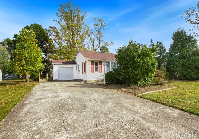 Photo 1 of Single family home for sale at 752 Crawford Cir, Sullivan, MO 63080 | MLS# MIS26068063 | Listing updated on 2026-10-22
